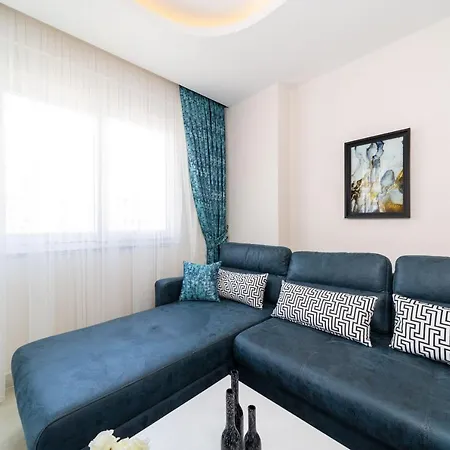 Pleasant Flat Within 5 Min To The Beach With Balcony In アパート